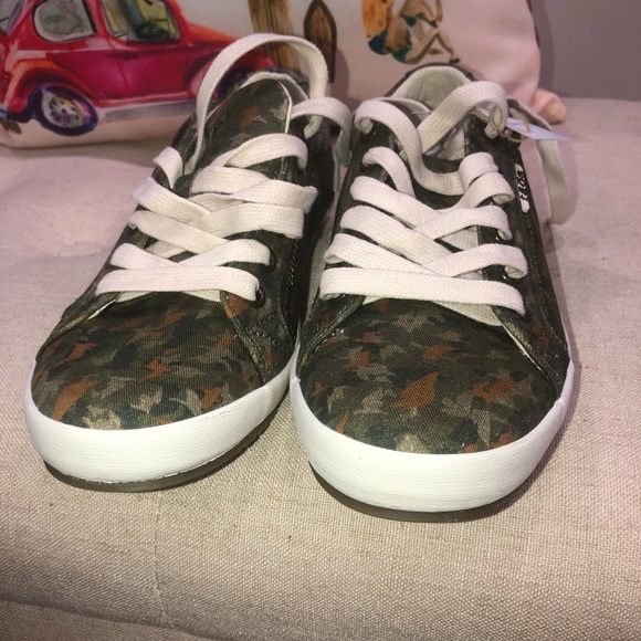 Taos NWOB! Star Desert Dark Camo Print Sneakers - Picture 9 of 10